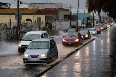 Intensa lluvia y granizo generan caos en el sur de la ciudad de Puebla