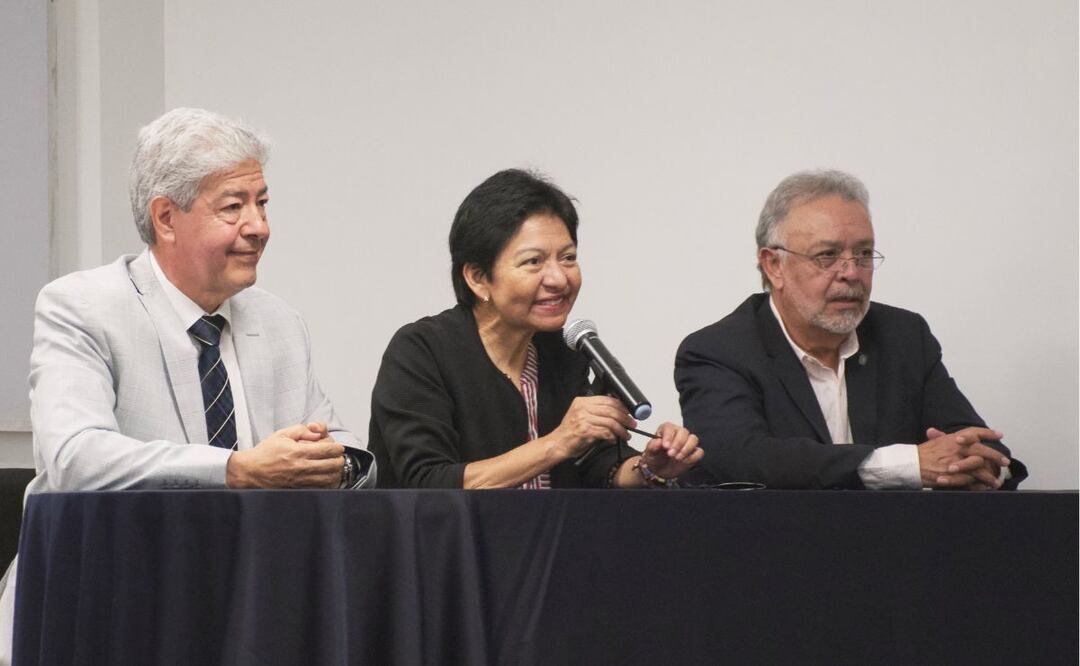 La rectora Lilia Cedillo reconoció la labor en la formación de futuros científicos. | Foto: BUAP
