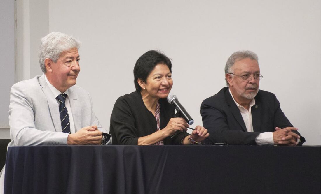 La rectora Lilia Cedillo reconoció la labor en la formación de futuros científicos. | Foto: BUAP
