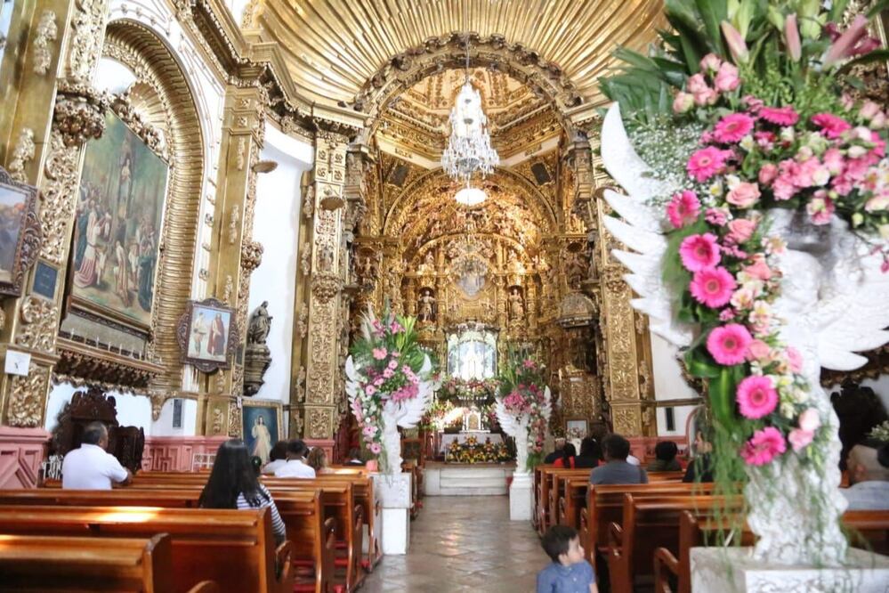 Asistieron cientos de fieles | FOTO: Agencia Es Imagen para El Universal Puebla