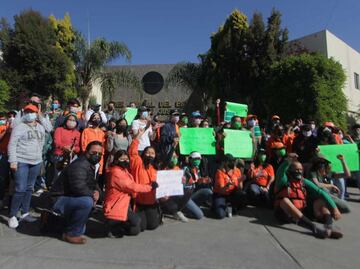 Estudiantes de la UDLAP protestan afuera del Distrito Judicial de Cholula