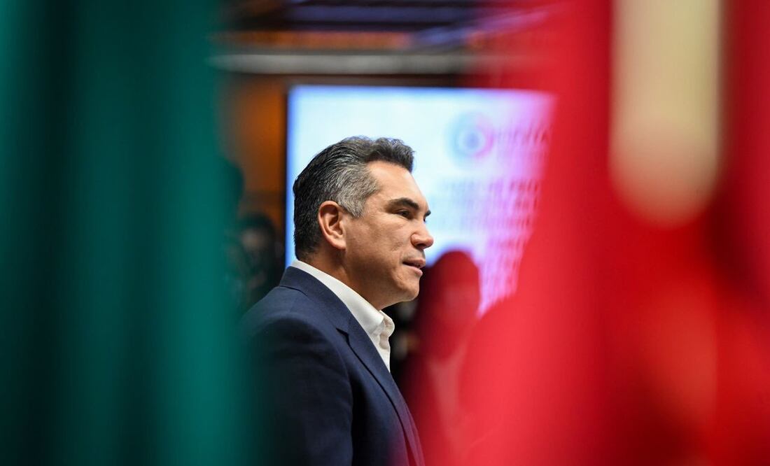 Líder del PRI sin mencionar a Quirino: "servir a México desde el partido, no desde la comodidad de una embajada"