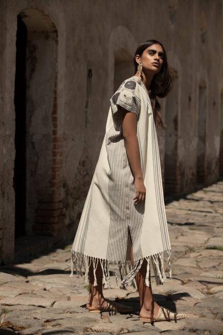 Ropa tejida por indígenas de Pahuatlán triunfa en desfiles de moda  