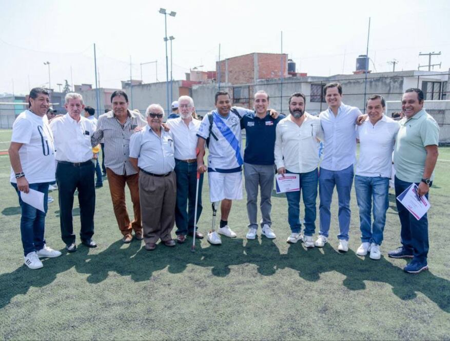 El candidato Mario Riestra presentó sus propuestas ante deportistas | Foto: Especial