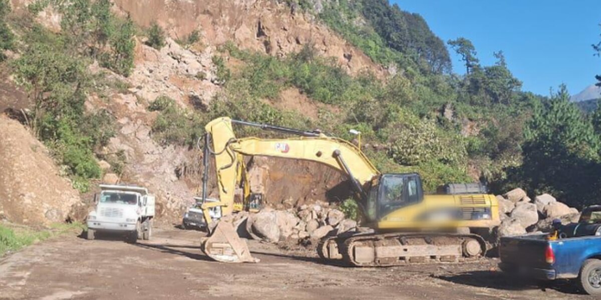 Continúa el cierre en la autopista Puebla-Orizaba por deslave en el kilómetro 231