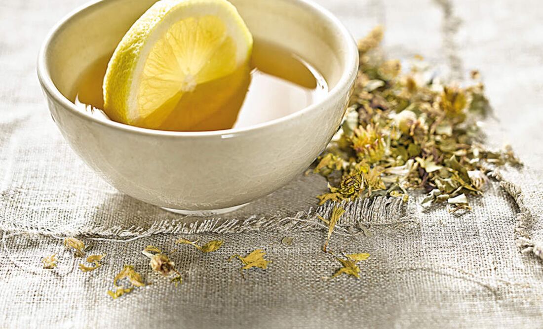 El té amarillo es rico en antioxidantes, como catequinas y polifenoles, que ayudan a combatir el daño causado por los radicales libres en el cuerpo.
Foto: Producción El Universal Puebla