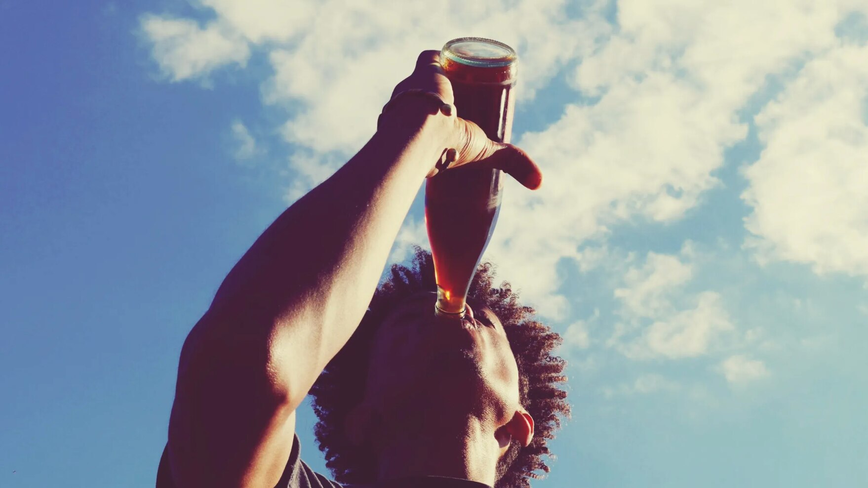 ¿Es saludable mezclar refresco con proteína? Esto es lo que dicen los expertos