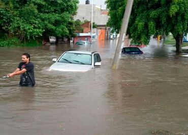 ¿Te quedaste atrapado en tu auto en una zona inundada? Esto es lo que debes hacer según Protección Civil
