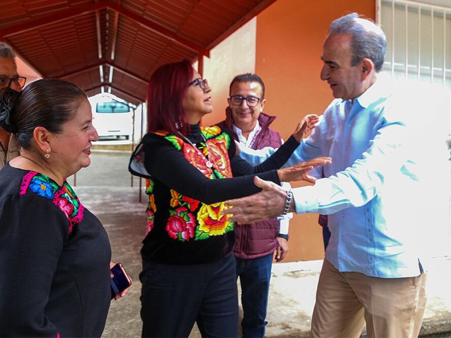 Los titulares de la SEP federal, Leticia Ramírez y del estado, Jorge Estefan Chidiac, visitaron Tlatlauquitepec | Foto SEP