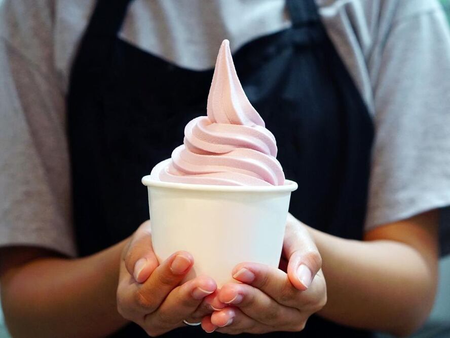 Como muestra de reconocimiento hacia esos hombres ejemplares, Moyo ha decidido brindar un Helado Grande Gratis al adquirir dos moyos chicos.
Foto: Producción El Universal Puebla