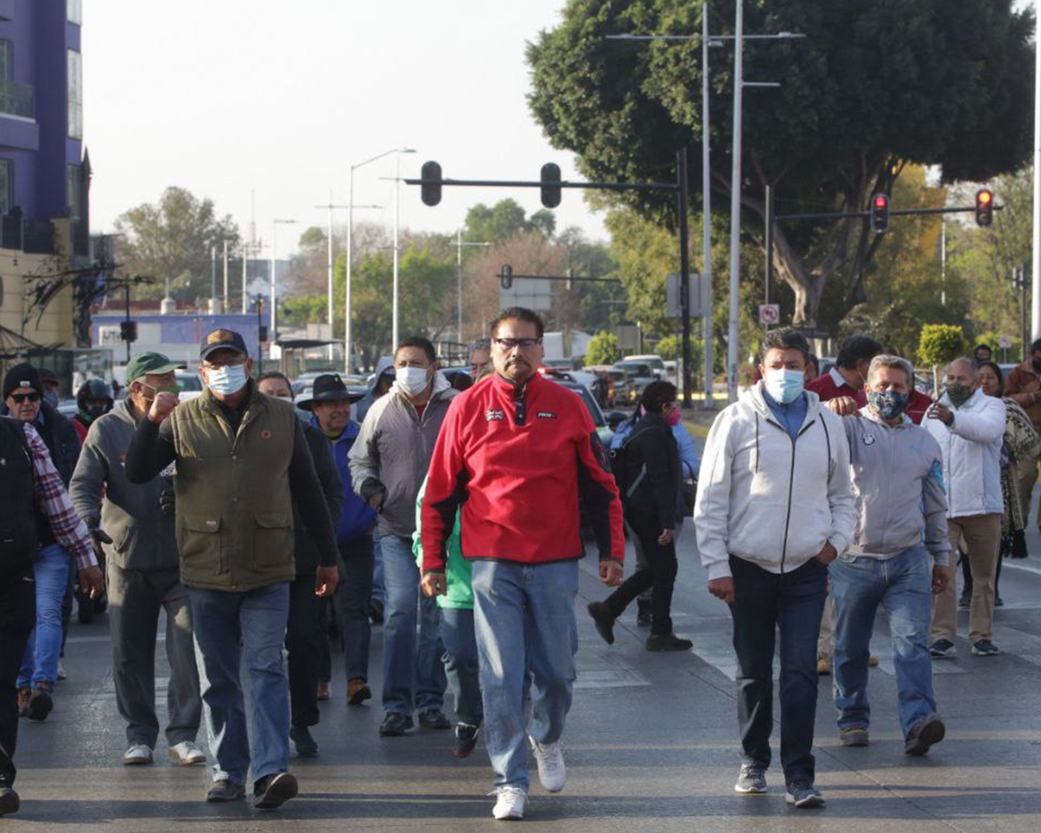 Fracasa protesta contra la verificación vehicular en Puebla