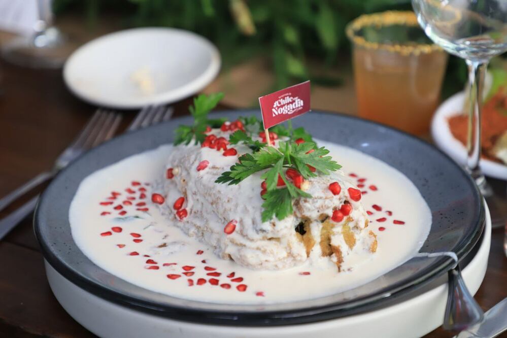 Varios hoteles en Puebla venden chiles en nogada para visitantes y poblanos | Foto: EsImagen.