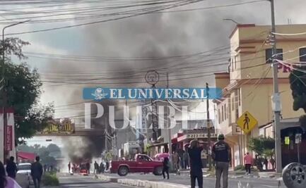 Policías rescatan a presuntos extorsionadores de linchamiento; pobladores incendian patrullas en Xochiltenango