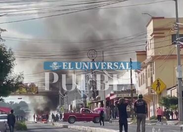 Policías rescatan a presuntos extorsionadores de linchamiento; pobladores incendian patrullas en Xochiltenango
