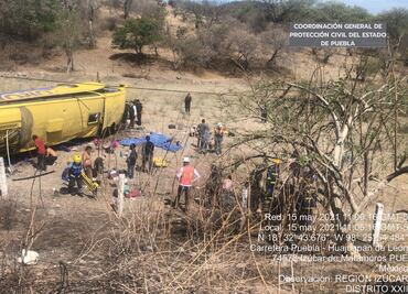 Volcadura Línea Oro. Tres muertos y 16 heridos en Izúcar de Matamoros
