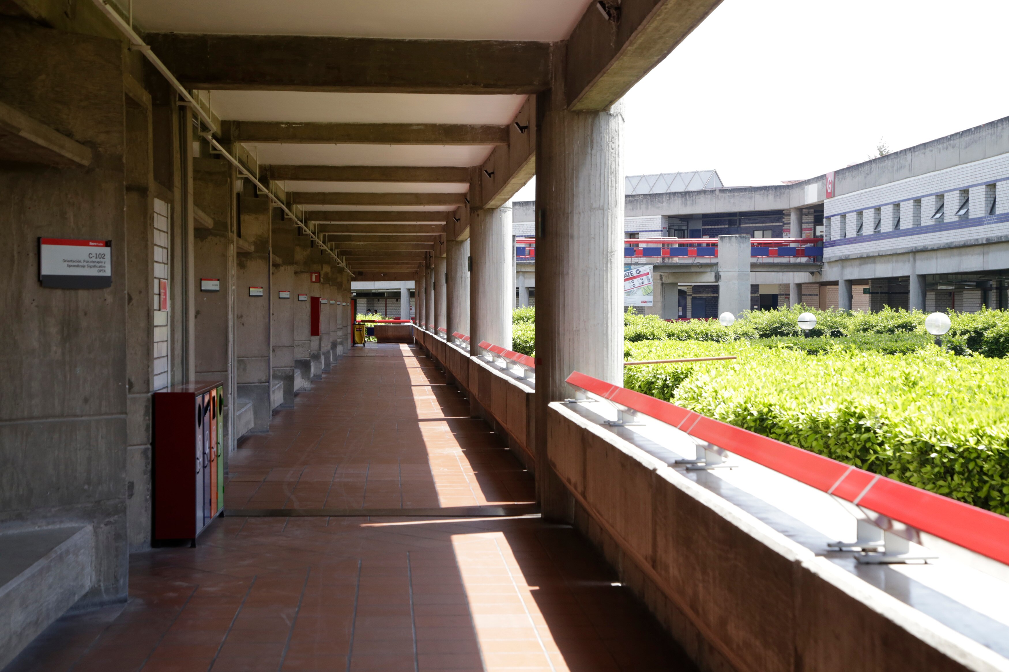 El regreso a clases presenciales en las Universidades no es voluntario, lo tienen que cumplir, advirtió Barbosa