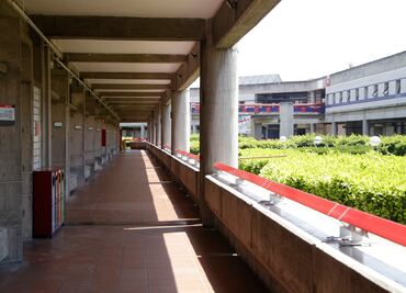 El regreso a clases presenciales en las Universidades no es voluntario, lo tienen que cumplir, advirtió Barbosa