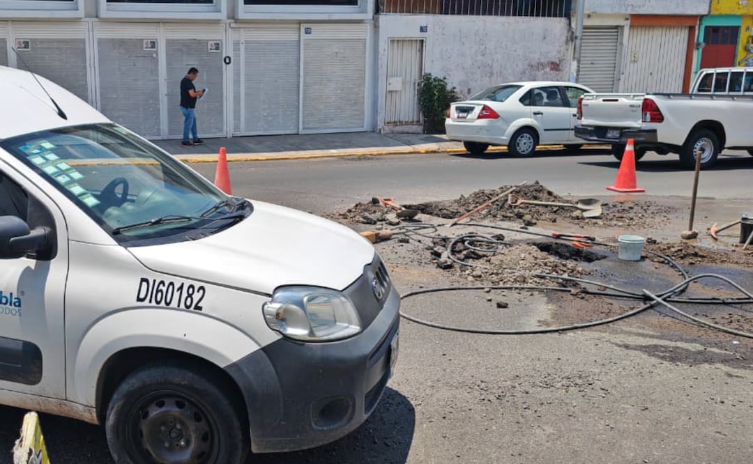 Las excavaciones se localizan sobre la 24 Sur, donde recientemente concluyeron trabajos de pavimentación impulsados por la administración estatal | Foto: Gobierno del Estado