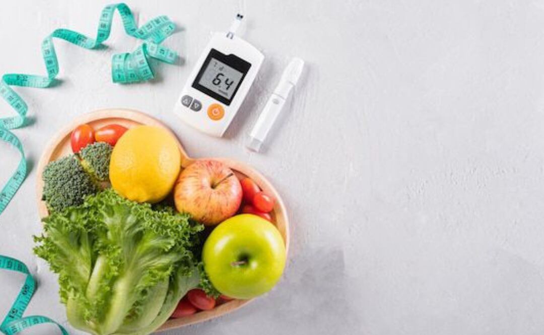 Descubre cómo los alimentos pueden regular el azúcar en la sangre. Fuente: Freepik.