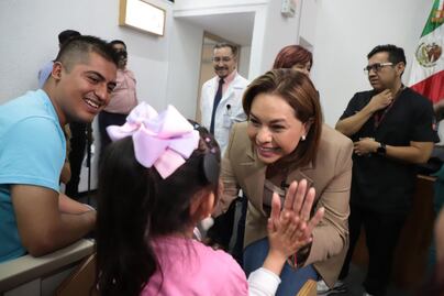 Gaby Bonilla encabeza la entrega y encendido de ocho implantes cocleares