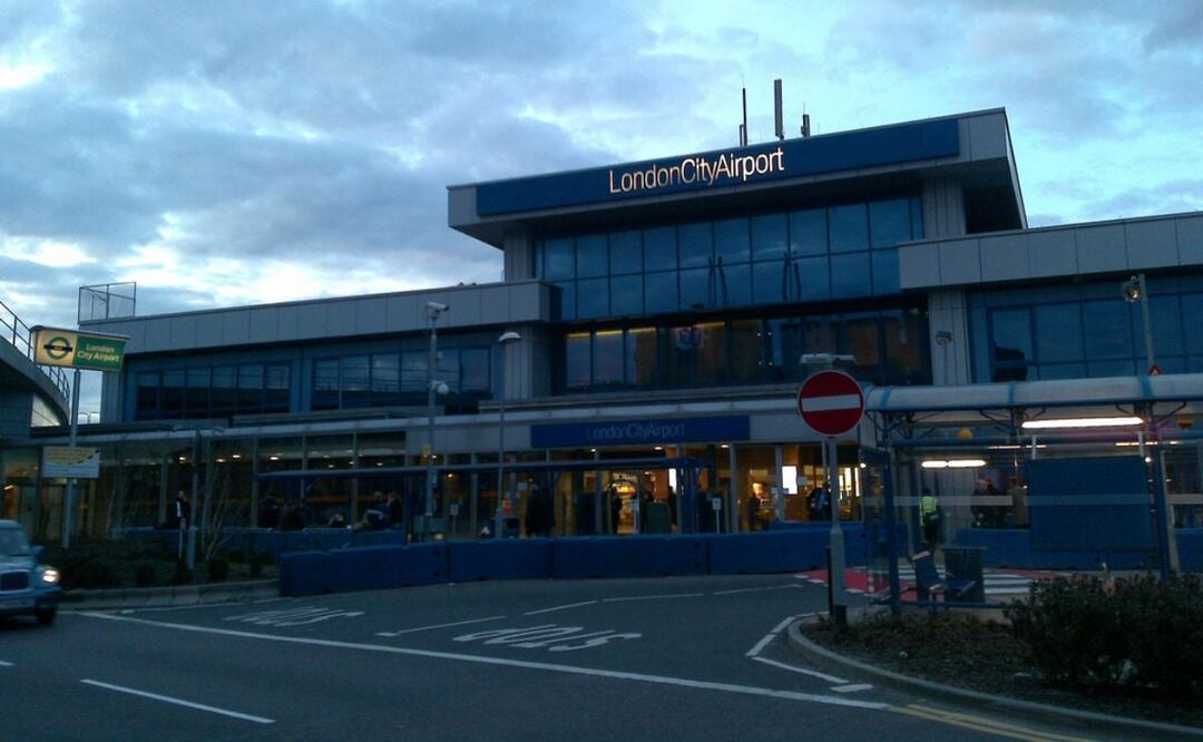 Estudiantes del Benavente llevan dos días durmiendo en el aeropuerto de Londres | Foto: Aeropuertos.net