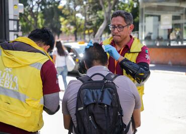 Hombre resulta lesionado tras caída de concreto de edificio abandonado en Puebla