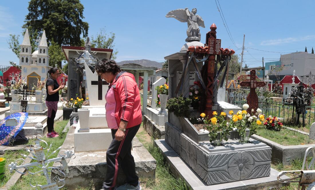 Este 10 de mayo habrá 40 mil visitantes en los panteones de Puebla | Foto: EsImagen