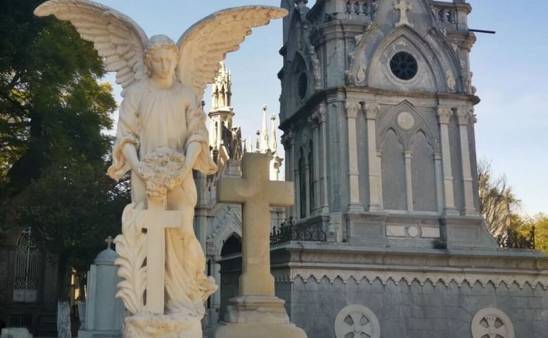En la ciudad de Puebla hay hermosos panteones que también son lugares turísticos | Foto: Instagram Arte Funerario Mexicano