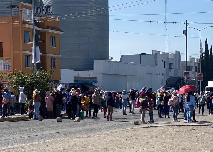 Manifestantes de Tlacotepec bloquean la carretera Puebla-Tehuacán por falta de obras