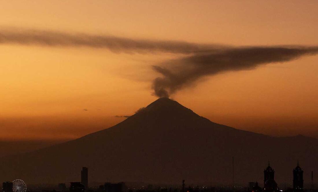 Alertan por caída de ceniza en San Nicolás de los Ranchos, Calpan, las Cholulas, Cuautlancingo, entre otros municipios | Foto: Agencia Es Imagen para El Universal Puebla