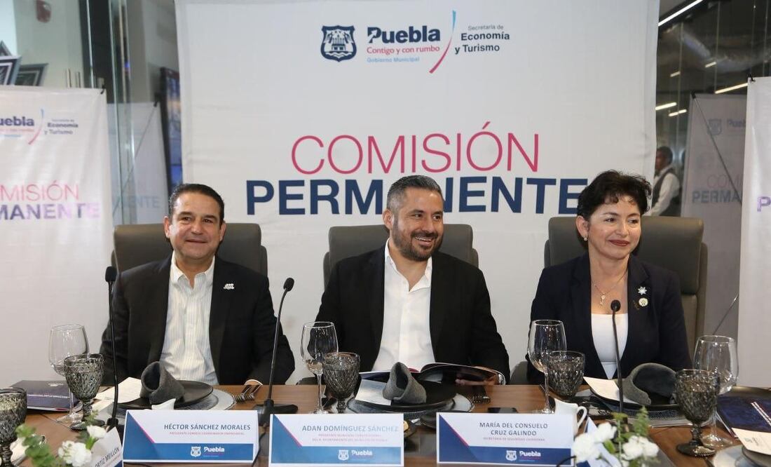 Adán Domínguez encabezó la sesión | Foto: Ayuntamiento de Puebla
