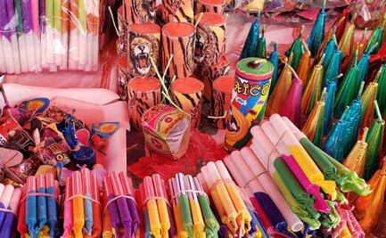 Continúa venta ilegal de pirotecnia en mercados