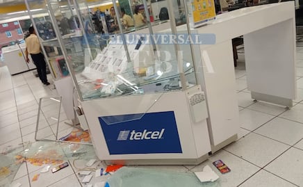 Delincuentes rompen vitrinas y roban celulares en la sucursal Coppel de Chapulco, al sur de la ciudad de Puebla