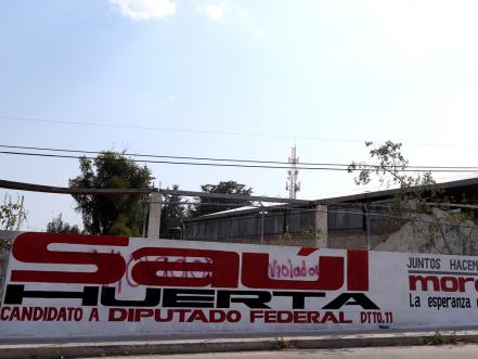 “Violador” le escriben a Saúl Huerta en bardas con propaganda electoral