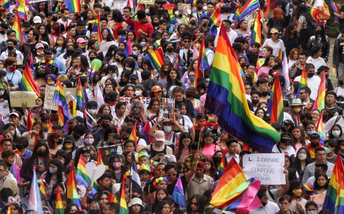 Bajo el lema "Recordar y Resistir; el zócalo es nuestro", los asistentes comenzarán su marcha desde el Bulevar 5 de Mayo en dirección al puente de Ovando.
Foto: Producción El Universal Puebla