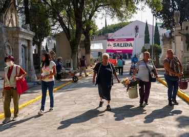 Panteón Municipal de Puebla recibe 35 mil visitantes por el Día de las Madres