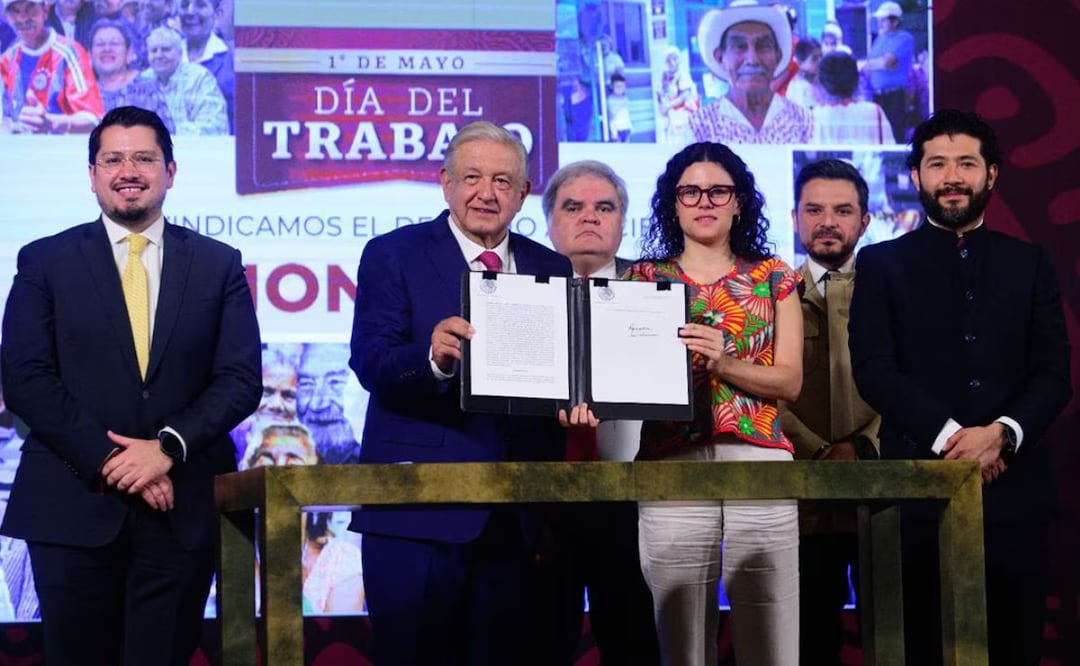 AMLO firma el decreto por el que se crea el Fondo de Pensiones para el Bienestar | Foto: Presidencia