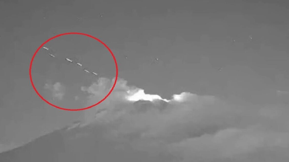 Maussan ha planteado la idea de que el volcán Popocatépetl podría servir como escondite para civilizaciones extraterrestres, respaldándose en los numerosos avistamientos registrados cerca de esta área.
Foto: Producción El Universal Puebla