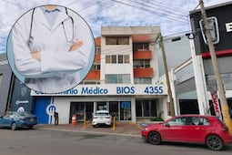Asesinan a doctora de 71 años dentro de su consultorio en Puebla
