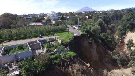 Hay 144 viviendas en riesgo por estar en laderas de barrancas en Puebla
