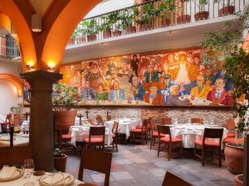 Ellos son los famosos que aparecen en el restaurante El Mural de los Poblanos