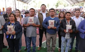 Ixtacamaxtitlán recibe apoyos estatales sin precedentes en maquinaria, fertilizantes y reforestación