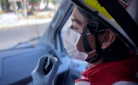 ¿Imaginas un día sin paramédicas? Vanesa García atiende llamadas de emergencia diario