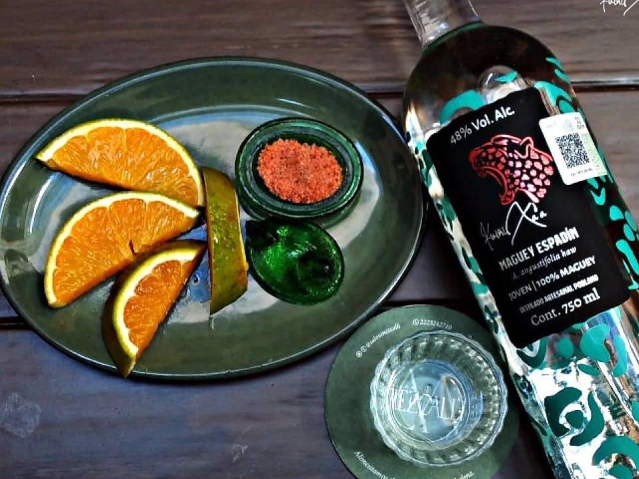 Mujeres productoras de mezcal ganan presencia en Puebla