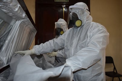 Escuela en Puebla ofrece la carrera de estudios funerarios y capacita para embalsamar cadáveres