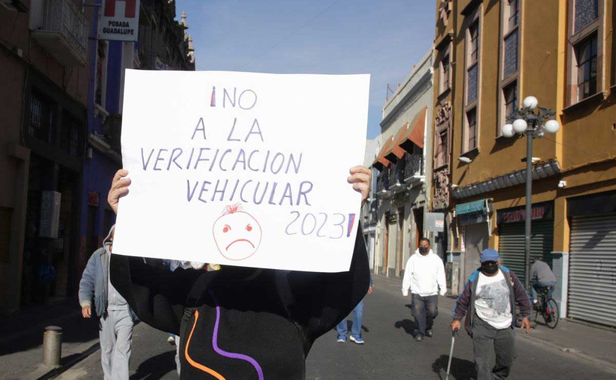 Van dos manifestaciones contra la verificación vehicular en Puebla