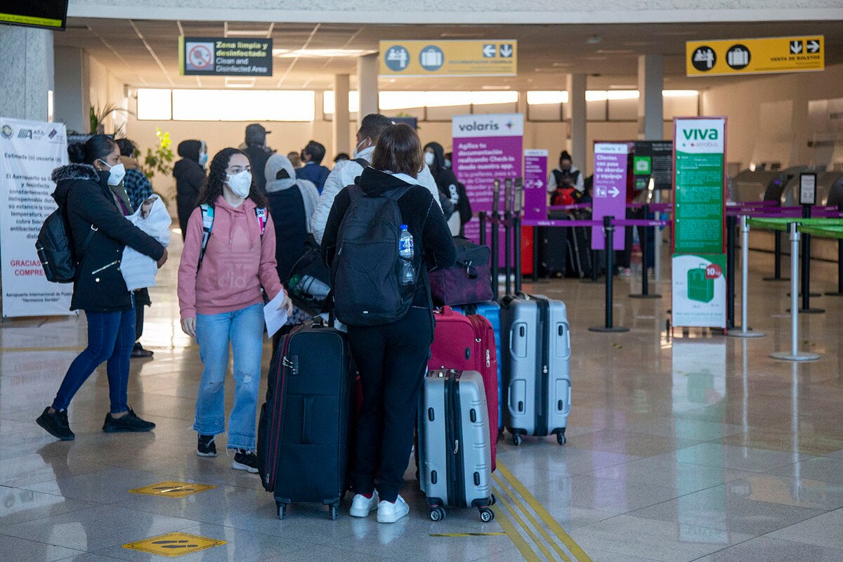 Ante el fallo mundial que afectó al sistema operativo de Microsoft, el Aeropuerto Internacional de Puebla Hermanos Serdán ha experimentado únicamente algunos retrasos en sus vuelos nacionales lo que ha provocado caos en la zona.

Foto: Producción El Universal Puebla