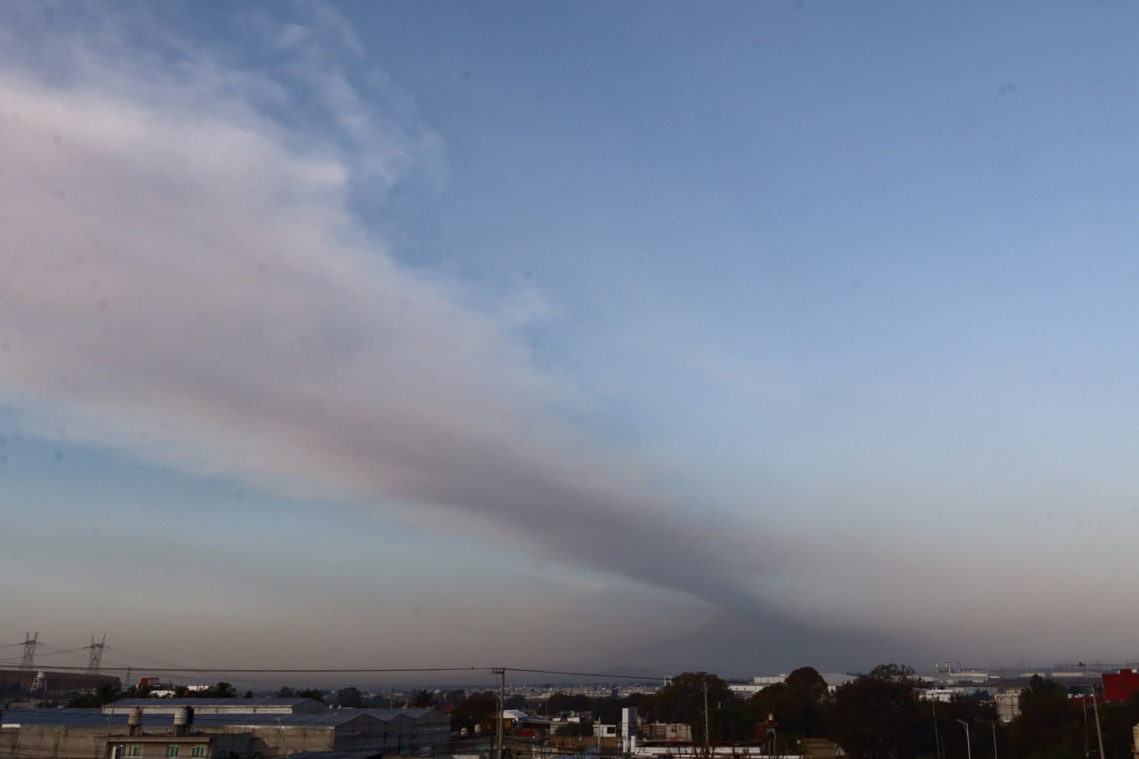 Ceniza del Popocatépetl cayó en al menos 10 municipios de Puebla