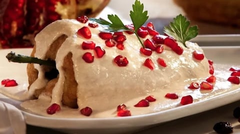 Chiles en nogada, ¿capeados o sin capear? Esto dice la receta original