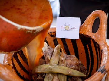 Qué otros platillos se preparan con la carne de chivo en temporada de mole de caderas